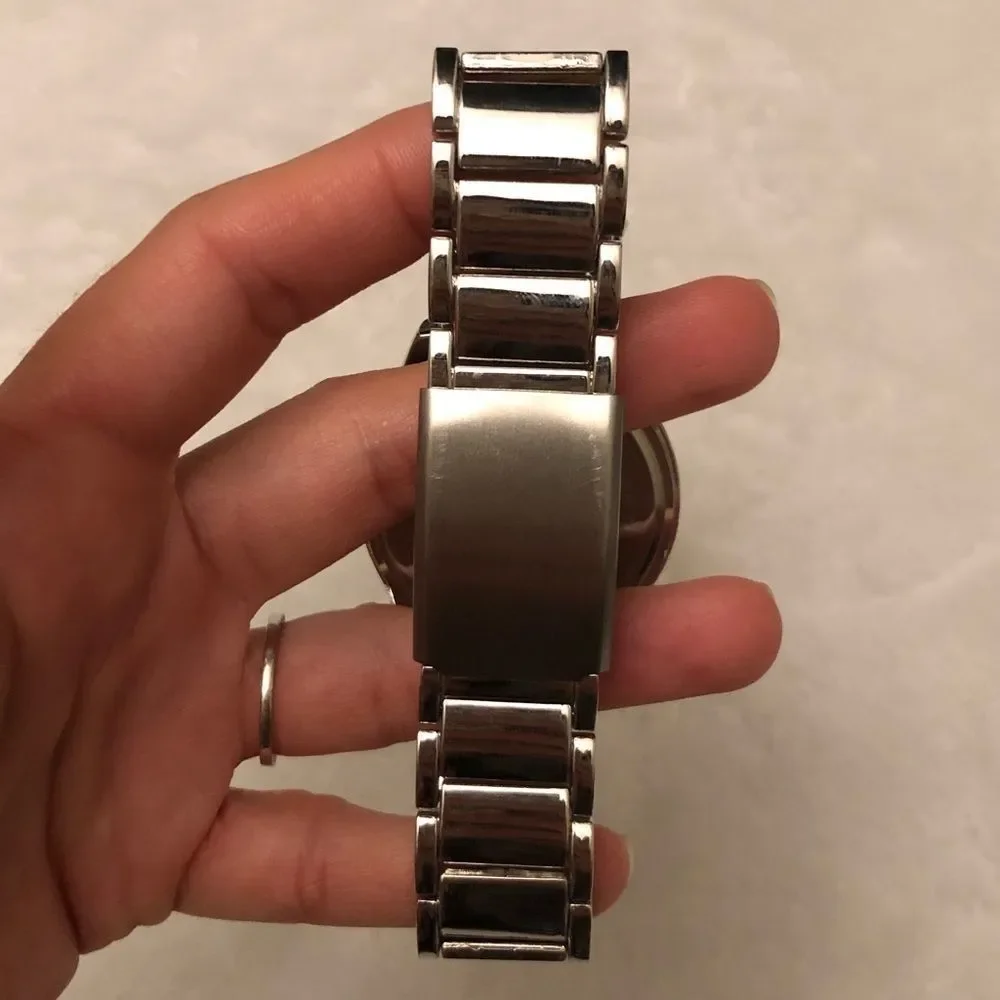 NEW Men’s Silver Tone Bracelet Watch - Picture 6 of 7